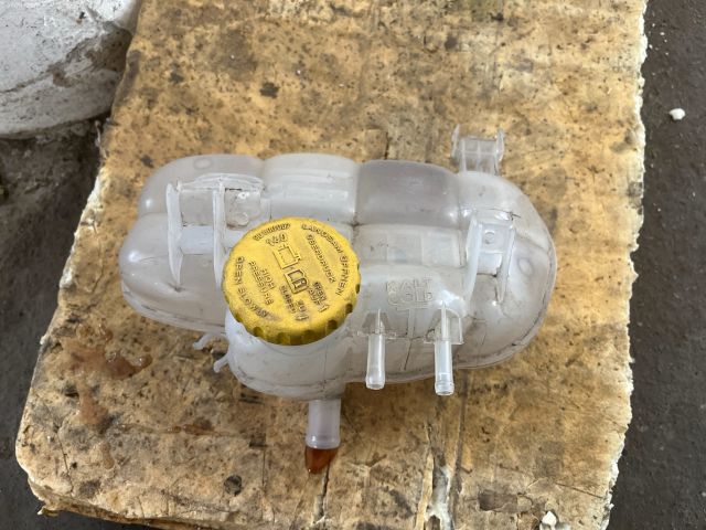 bontott OPEL MERIVA A Kiegyenlítő Tartály