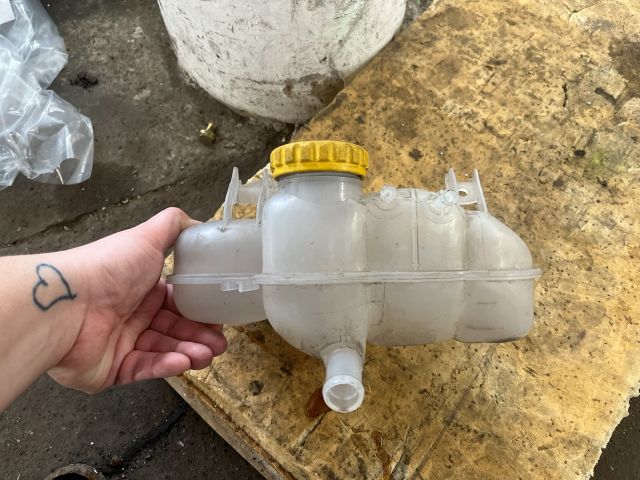 bontott OPEL MERIVA A Kiegyenlítő Tartály