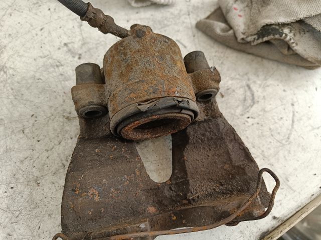 bontott OPEL MERIVA A Bal első Féknyereg Munkahengerrel