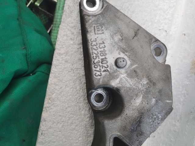 bontott OPEL MERIVA A Motor Tartó Bak Jobb