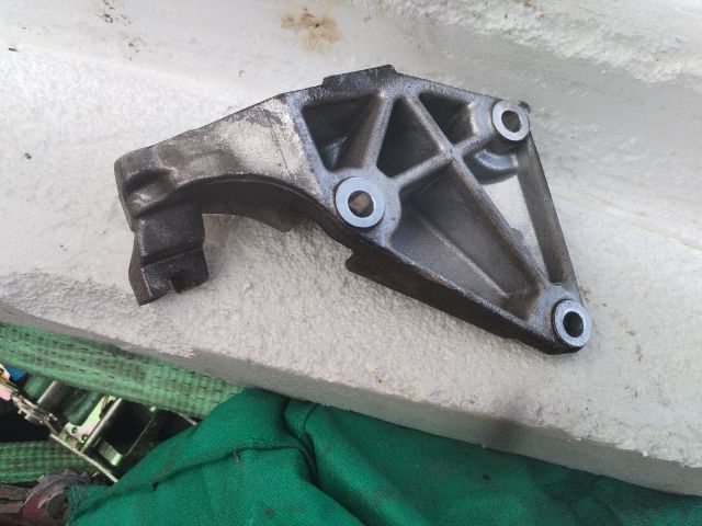 bontott OPEL MERIVA A Motor Tartó Bak Jobb