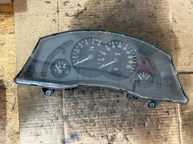 bontott OPEL MERIVA A Kilométeróra