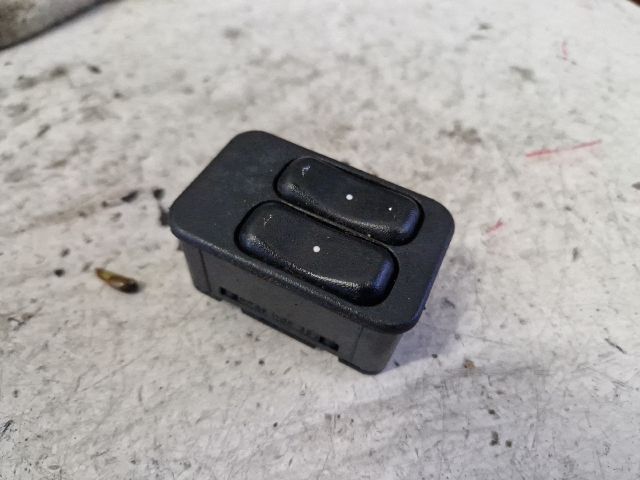 bontott OPEL MERIVA A Ablakemelő Kapcsoló Négyes / Kettes