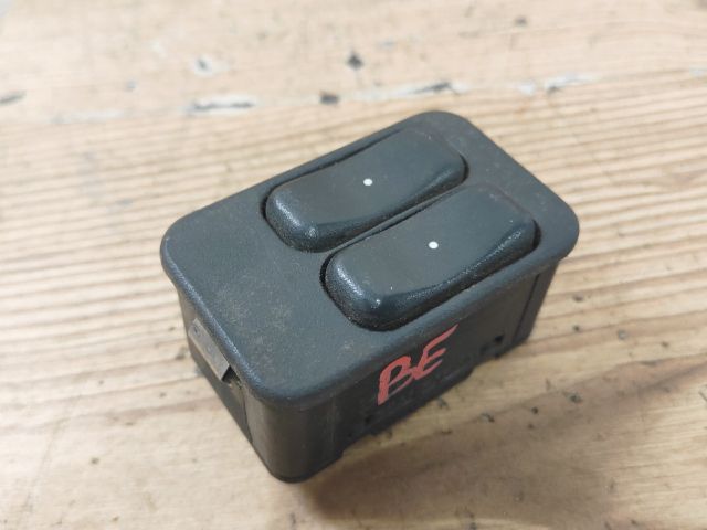 bontott OPEL MERIVA A Ablakemelő Kapcsoló Négyes / Kettes