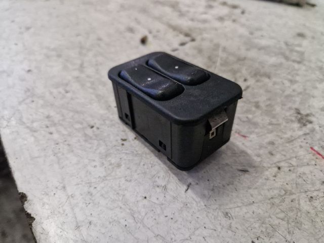 bontott OPEL MERIVA A Ablakemelő Kapcsoló Négyes / Kettes