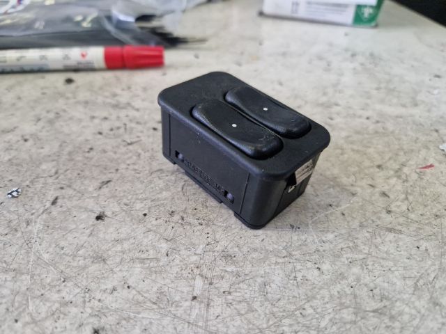 bontott OPEL MERIVA A Ablakemelő Kapcsoló Négyes / Kettes