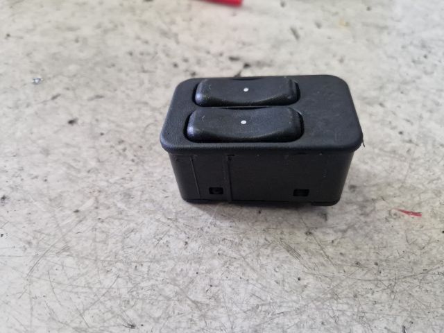 bontott OPEL MERIVA A Ablakemelő Kapcsoló Négyes / Kettes