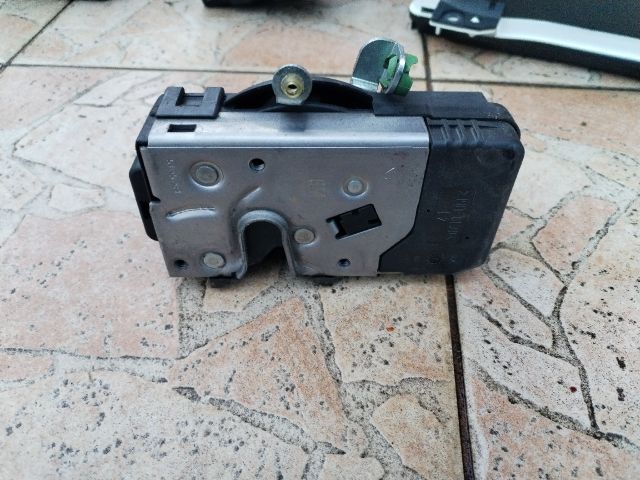 bontott OPEL MERIVA A Bal első Ajtózár