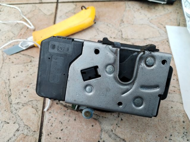 bontott OPEL MERIVA A Bal első Ajtózár