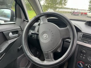 bontott OPEL MERIVA A Bal első Gumikéder