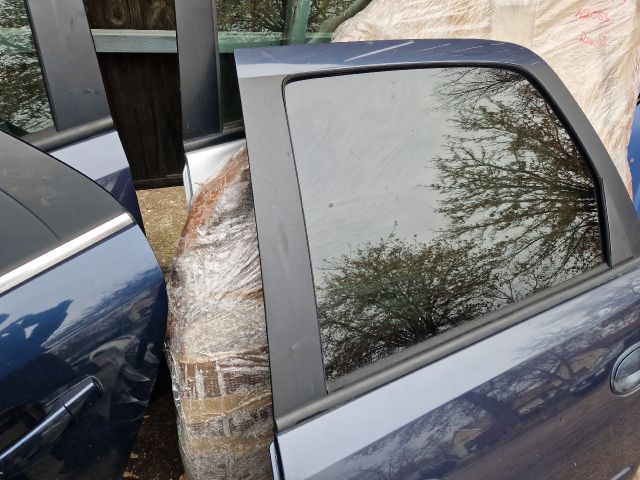 bontott OPEL MERIVA A Bal hátsó Ajtó (Részeivel)