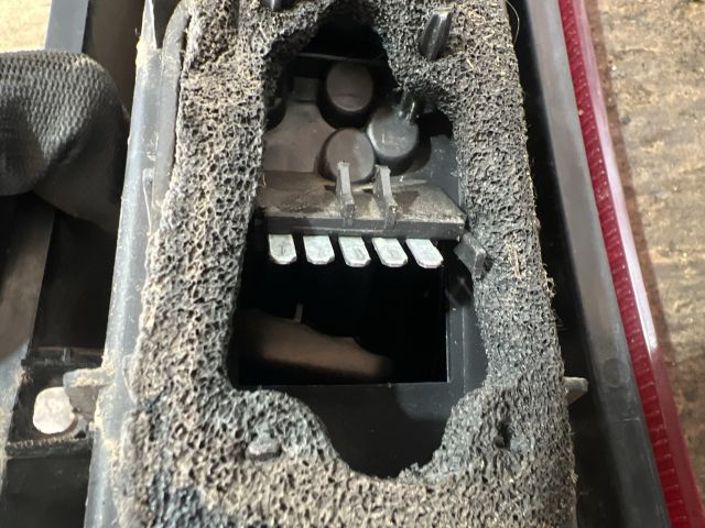 bontott OPEL MERIVA A Bal Hátsó Lámpa