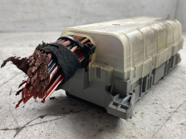 bontott OPEL MERIVA A Biztosítéktábla Doboz