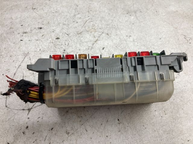 bontott OPEL MERIVA A Biztosítéktábla Doboz