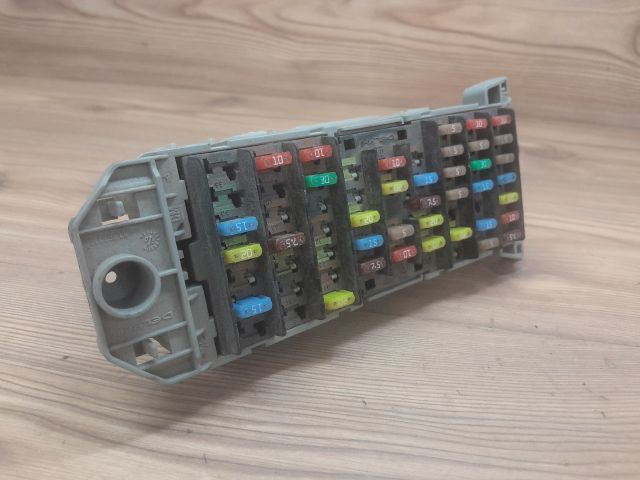 bontott OPEL MERIVA A Biztosítéktábla Utastér