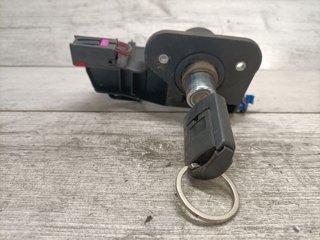 bontott OPEL MERIVA A Csomagtér Nyitó Kar / Gomb