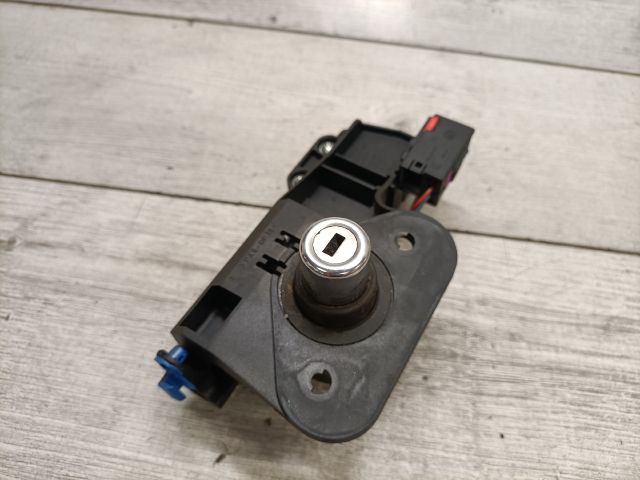 bontott OPEL MERIVA A Csomagtér Nyitó Kar / Gomb