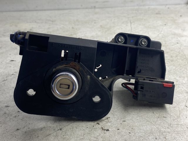 bontott OPEL MERIVA A Csomagtér Nyitó Kar / Gomb