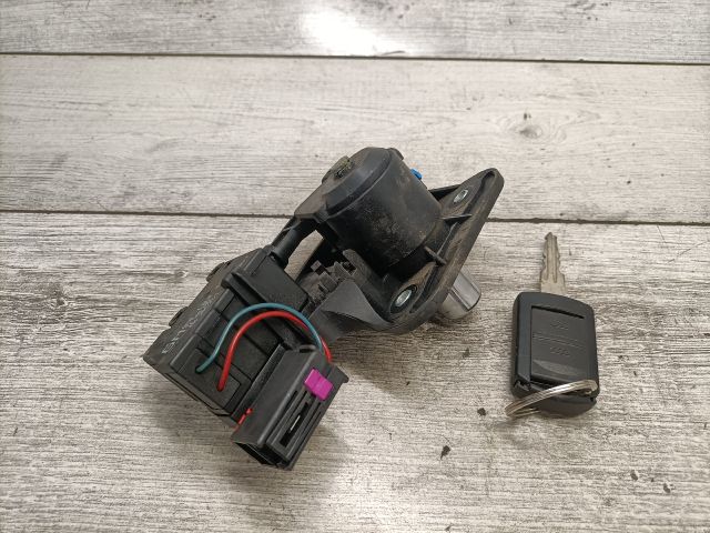 bontott OPEL MERIVA A Csomagtér Nyitó Kar / Gomb