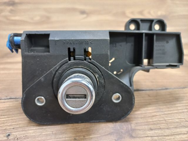 bontott OPEL MERIVA A Csomagtér Nyitó Kar / Gomb