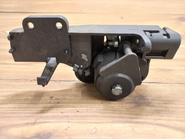 bontott OPEL MERIVA A Csomagtér Nyitó Kar / Gomb