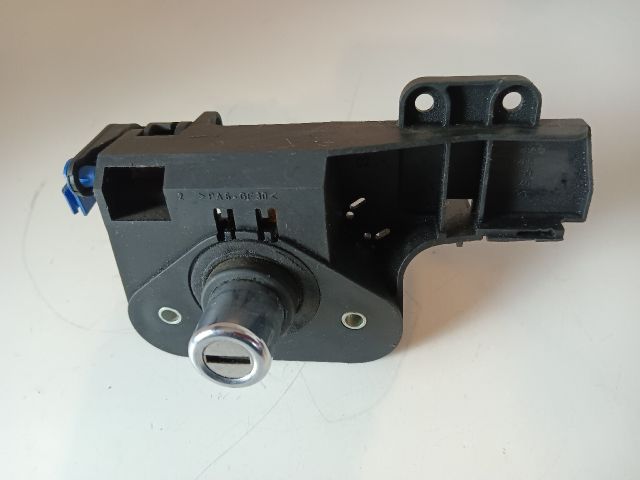 bontott OPEL MERIVA A Csomagtér Nyitó Kar / Gomb