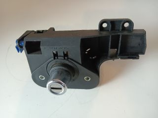 bontott OPEL MERIVA A Csomagtér Nyitó Kar / Gomb