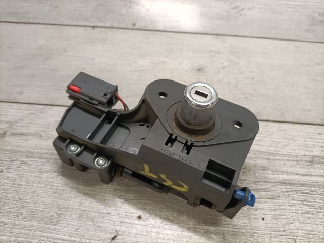 bontott OPEL MERIVA A Csomagtér Nyitó Kar / Gomb