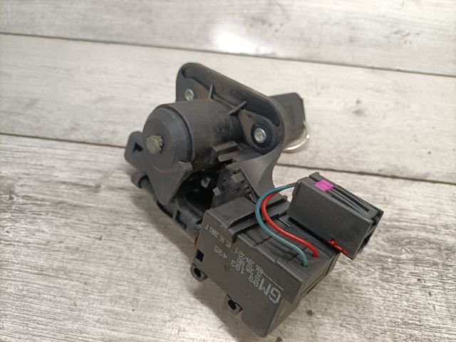 bontott OPEL MERIVA A Csomagtér Nyitó Kar / Gomb