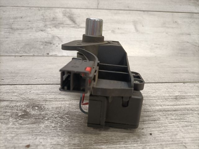 bontott OPEL MERIVA A Csomagtér Nyitó Kar / Gomb