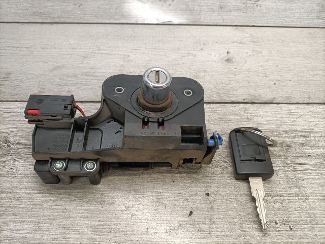 bontott OPEL MERIVA A Csomagtér Nyitó Kar / Gomb