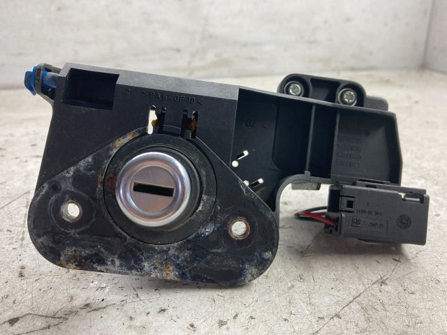 bontott OPEL MERIVA A Csomagtér Nyitó Kar / Gomb