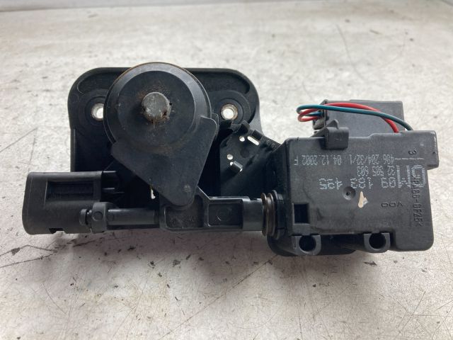 bontott OPEL MERIVA A Csomagtér Nyitó Kar / Gomb