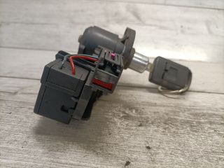 bontott OPEL MERIVA A Csomagtér Nyitó Kar / Gomb