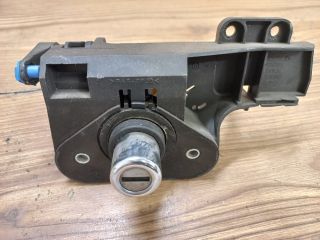 bontott OPEL MERIVA A Csomagtér Nyitó Kar / Gomb