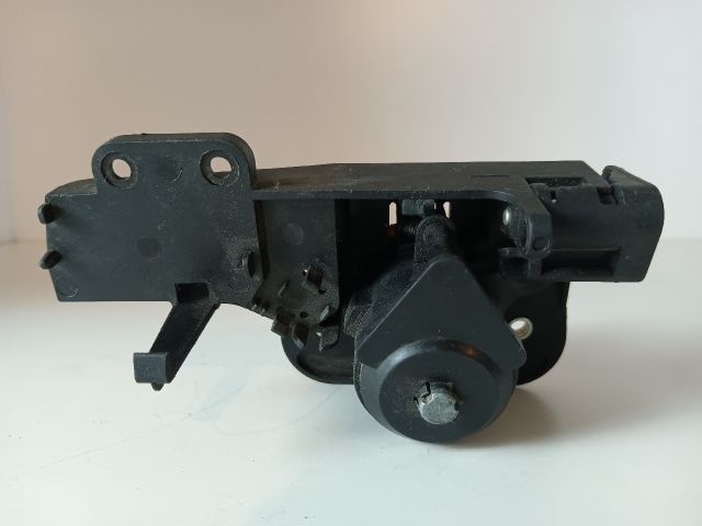 bontott OPEL MERIVA A Csomagtér Nyitó Kar / Gomb