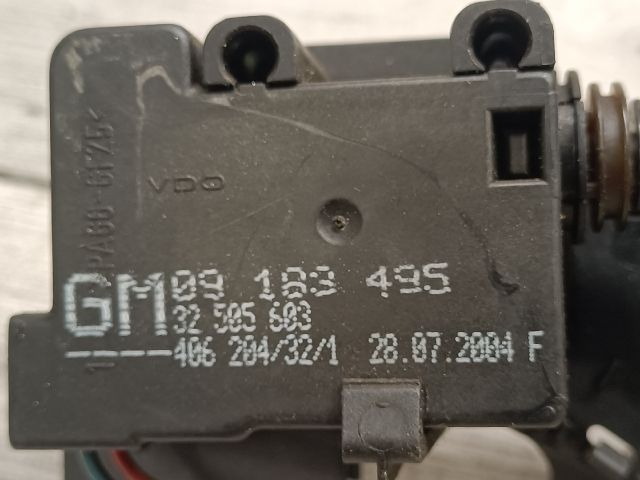 bontott OPEL MERIVA A Csomagtér Nyitó Kar / Gomb