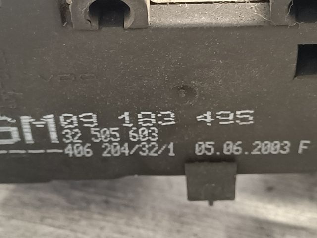 bontott OPEL MERIVA A Csomagtér Nyitó Kar / Gomb