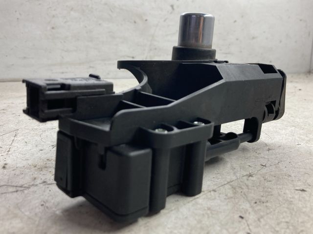 bontott OPEL MERIVA A Csomagtér Nyitó Kar / Gomb