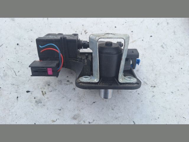 bontott OPEL MERIVA A Csomagtérajtó Ütköző