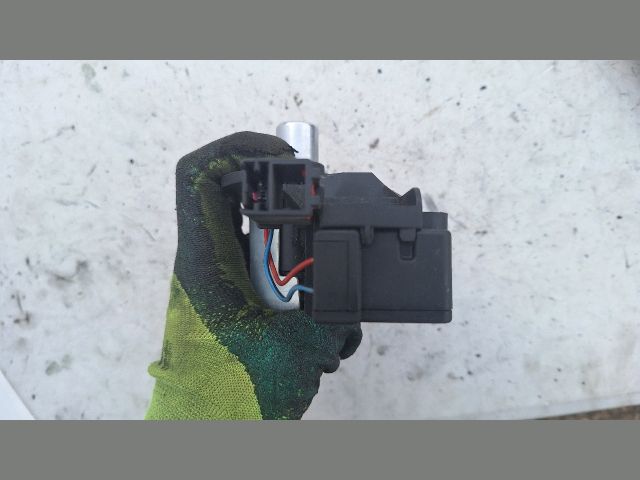 bontott OPEL MERIVA A Csomagtérajtó Ütköző