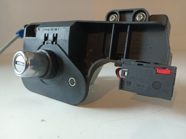 bontott OPEL MERIVA A Csomagtérajtó Zárszerkezet