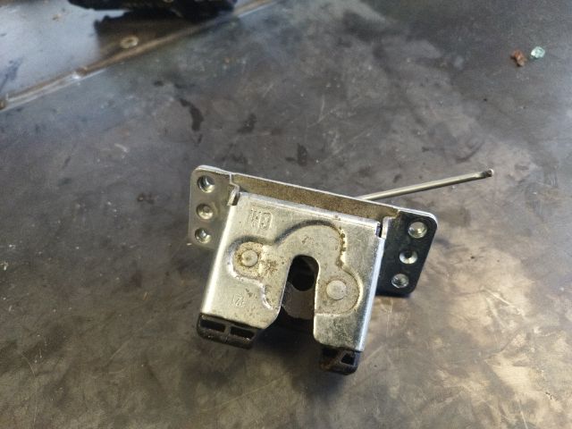 bontott OPEL MERIVA A Csomagtérajtó Zárszerkezet