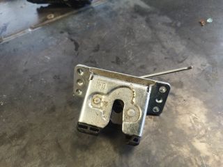 bontott OPEL MERIVA A Csomagtérajtó Zárszerkezet