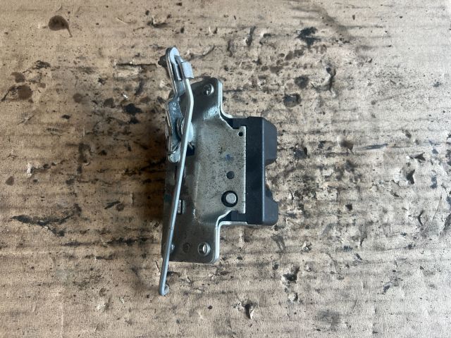 bontott OPEL MERIVA A Csomagtérajtó Zárszerkezet