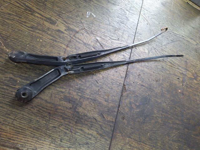 bontott OPEL MERIVA A Első Ablaktörlő Kar