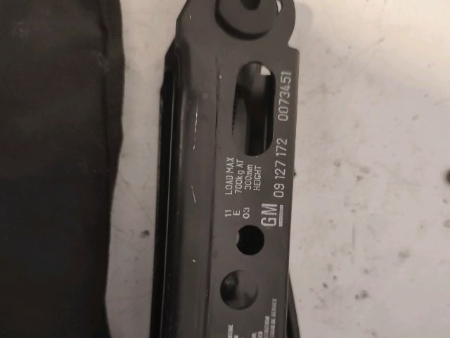 bontott OPEL MERIVA A Emelő