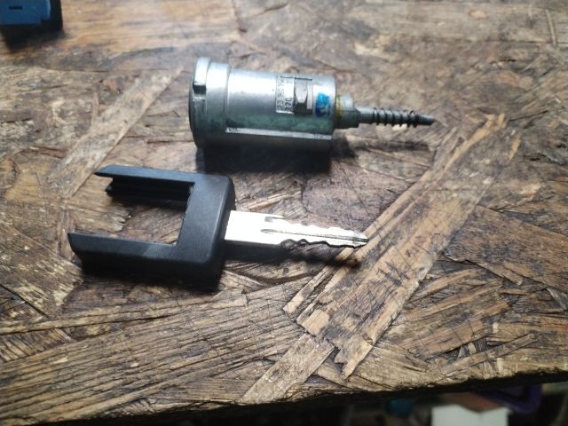 bontott OPEL MERIVA A Gyújtáskapcsoló Zárbetét