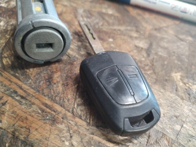 bontott OPEL MERIVA A Gyújtáskapcsoló Zárbetét