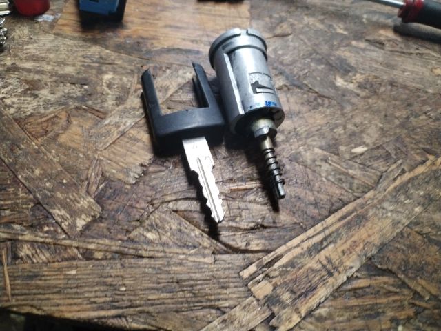 bontott OPEL MERIVA A Gyújtáskapcsoló Zárbetét